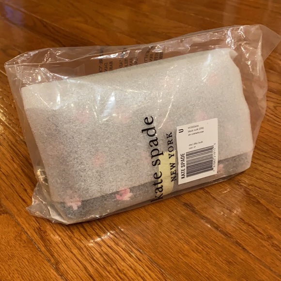 ⭐️HP⭐️Kate Spade Cosmetic Case - Picture 3 of 6